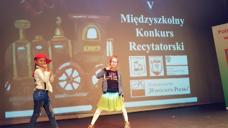 Brawa dla naszych finalistek Międzyszkolengo Konkursu Recytatorskiego „Lokomotywa”