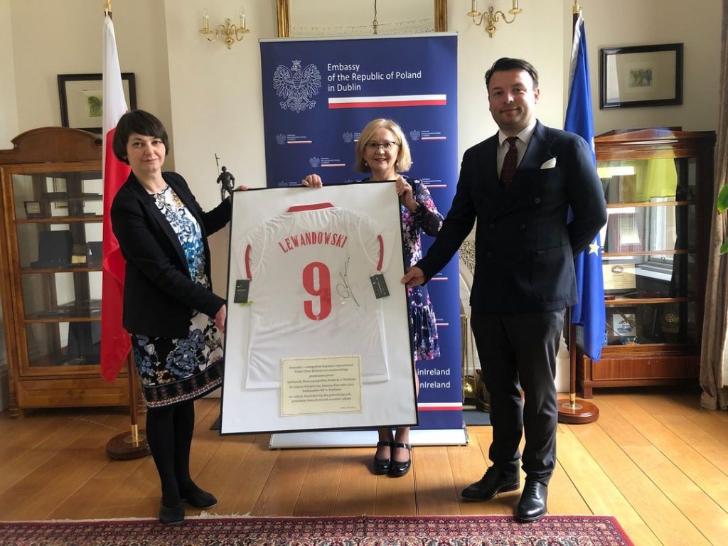Dar Ambasady RP w Dublinie dla naszych Uczniów