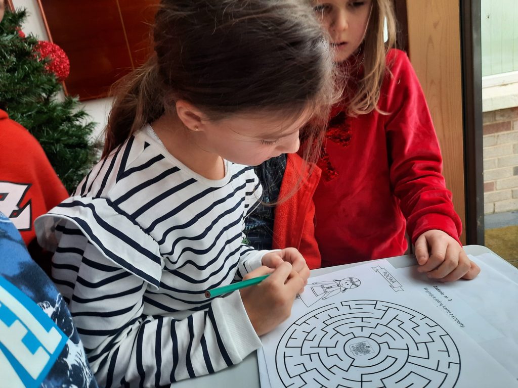 Gra „Podróże ze Strzeleckim” dla najmłodszych