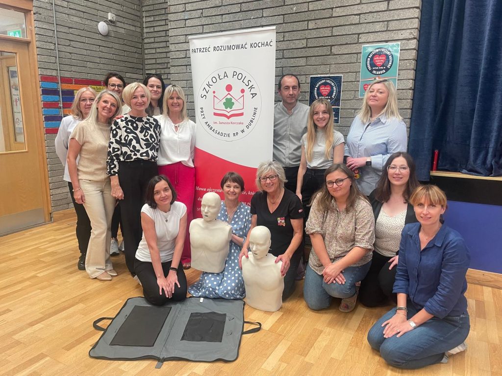 Nauczyciele na szkoleniu z pierwszej pomocy